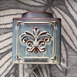 Yankee Candle Large Electric Melt Warmer Scenterpiece Damask Farmhouse BlueBrown